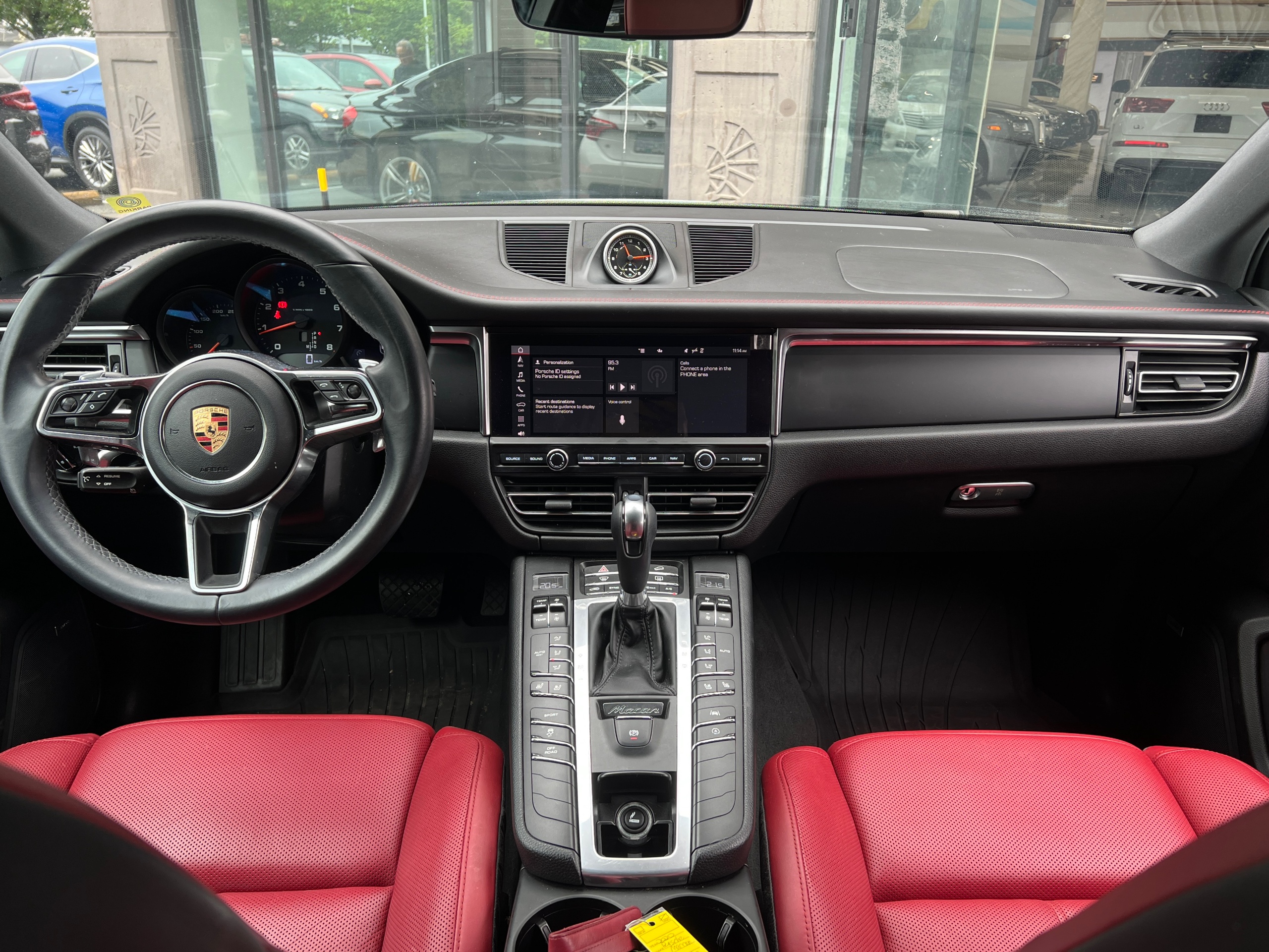 2020 Porsche Macan - Image 14